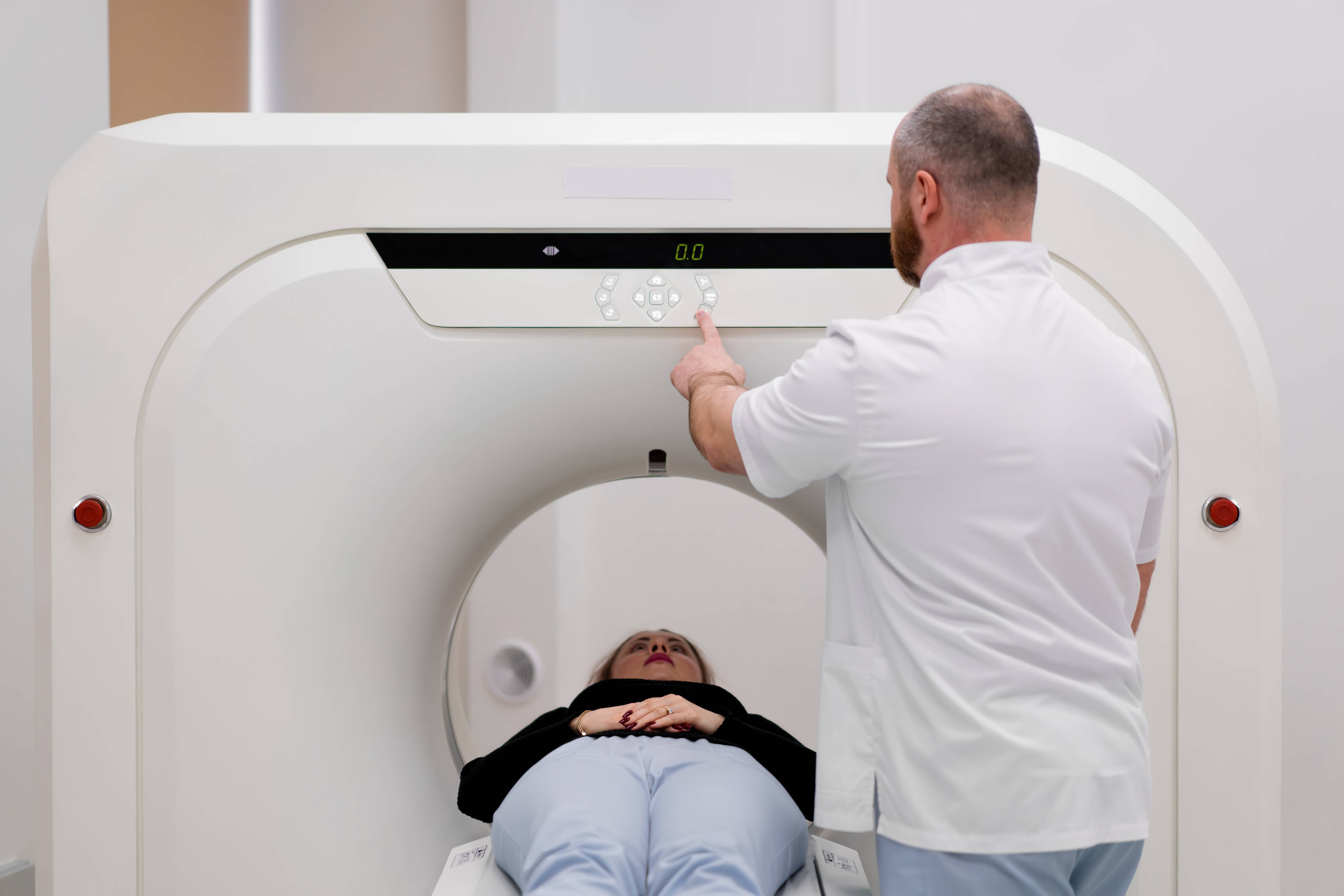 PET scan vs CT scan in medical imaging